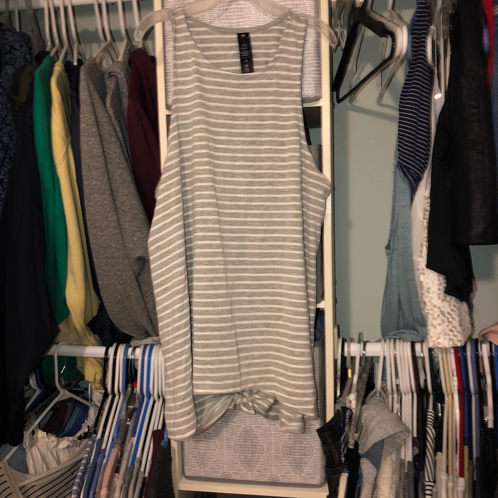 super cute workout tank with open tie back